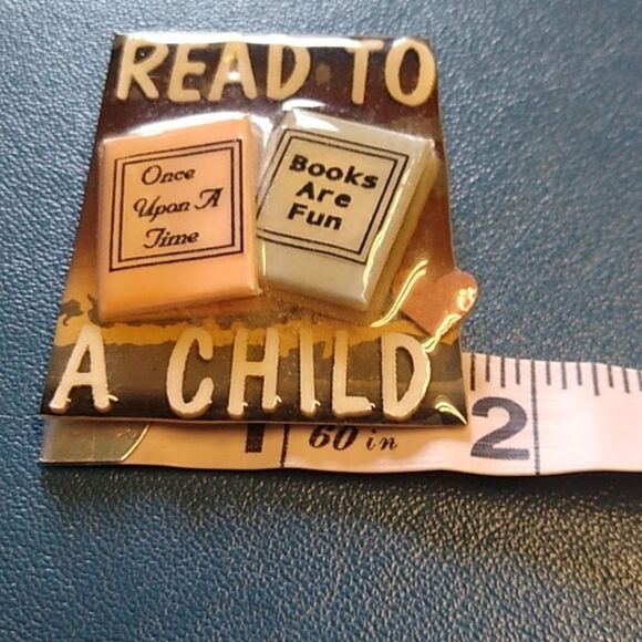 Book Pins by Lucinda Read to a Child Pin - White, Pink and Blue - Picture 4 of 4